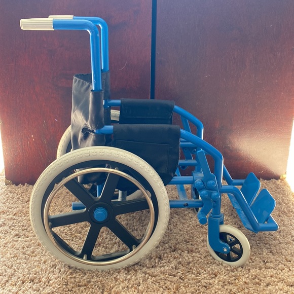 Wheelchair for American girl doll - Picture 3 of 4